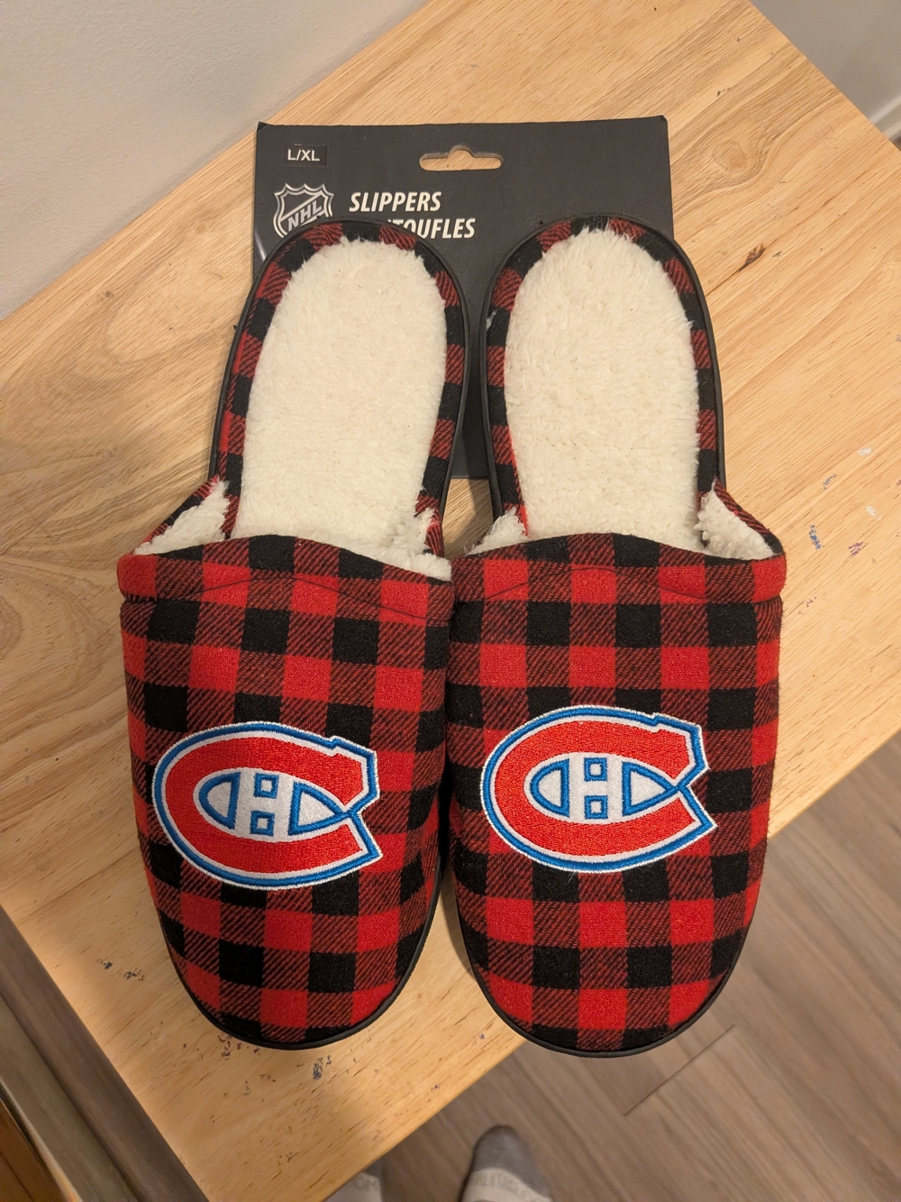 Montreal Canadiens Mens Red Plaid Slide Slippers